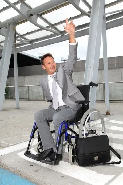 Transport taxi avec véhicule adapté au fauteuil roulant à Dijon, Dijon, TAXI Évasion