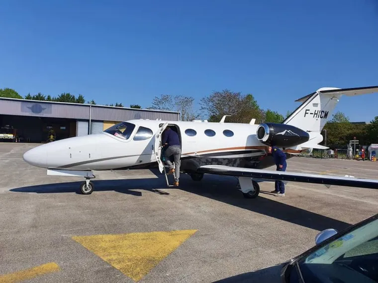 Transfert de personnes par taxi à Dijon vers l'aéroport de Saint-Exupéry, Dijon, TAXI Évasion